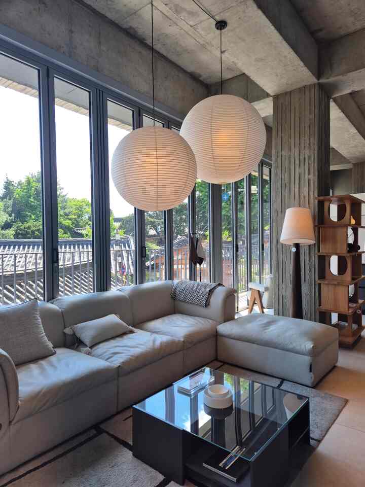 今日の家北村ショールーム出張🏡
アプリだけで見た製品を直接体験するので、インテリアのアイデアが湧いています。
#インテリアノウハウ 
#コンスープ記録集 #콘수프기록 #콘수프필름 #북촌쇼룸 #오늘의집북촌 #집꾸미기 #오늘의집레이어 #오늘의집인테리어 
