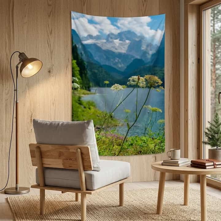 Modern meets Nature.🍃
​우드의 따뜻함과 세련된 그레이 톤 체어, 
그리고 시선을 사로잡는 대형 자연 사진의 조화.🌿📺
​단조로울 수 있는 벽면에 창문을 낸 듯한 효과를 주는 
패브릭 포스터 인테리어 팁! 답답한 도심 속에서 벗어나 
초록빛 가득한 산과 호수를 집 안으로 들였습니다. 
감각적인 조명까지 더해져 더욱 완벽해진 공간, 
여기서라면 매일이 여행 같은 기분일 것 같아요.
#홈스타일링 #인테리어디자인 #거실꾸미기 #포인트인테리어
 #힐링 #세련된공간 #모던우드 #인테리어소품 #공간디자인 
#자연광 #소통 #예쁜집 #하우스그램 #셀프인테리어 #월데코 #감각적 #집꾸미기 #휴식 #의자 #맞팔해용 #조명무드 #스툴 #패브릭포스터 #콘수프기록집 #오늘의집 #가구추천 #소파