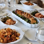 봄나물 무침 위에 #오징어순대 
매콤하게 만든 #우삼겹된장파스타

#정희진도자기
#vbc까사
#홈파티
#테이블세팅

