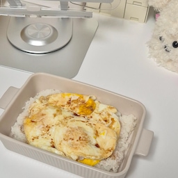 간장계란밥 오랜만에 해먹었어요 ∼
간단하게 해먹기 너무 좋네요 ·͜·
#오늘의우리집 ¹ #콘수프기록집 #맞팔 #친구해요 #온담 #그라탕기 #도자기식기 #도자기 #점심 #간단한음식 #노르잇 #독서대 #식탁 #식탁추천 #메뉴 #간단한밥상 #신혼부부 #점심메뉴 #집 #집소품 #휴지케이스 #계란 #헤헤 #요푸 #화병 #물티슈케이스 #케이스 #보관함 #책상 #큰식탁
