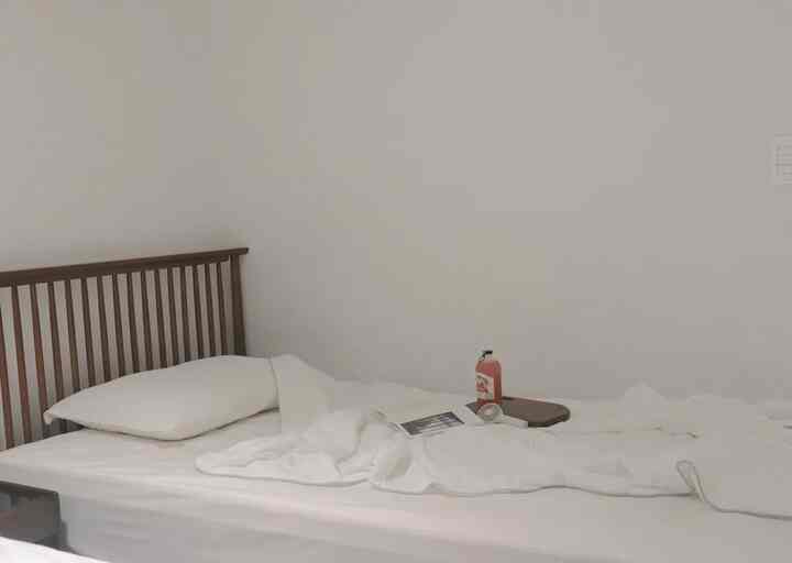 天気が暑くなるので一番最初に変えたのは寝具🛏️❄

エアコンを入れても背中と首の後の熱感のため
どんどん後ろだったのに、
コージネストアイシル冷感寝具使用
暑い夜の体感がはるかに快適になりました☁️

特に冷たい布団+冷たい枕のように使うから
さわやかな肌触りが長持ちする感じだから満足中🤍

＃コジネスト＃冷たい布団＃夏の布団＃寝具おすすめ＃アイシル冷たい＃冷たい寝具＃冷たい枕＃夏の寝具＃寝室のインテリア＃ホームスタイリング＃今日の家＃家の装飾＃リビングテム＃新婚旅行のインテリア＃寝室の装飾＃夏のインテリア

