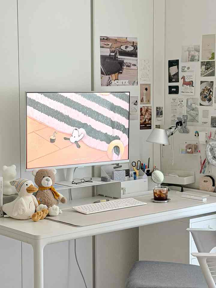 甥にあげるプレゼントですが、私の空間にもオブジェのようによく似合う♡
私は寝室の在庫でより居心地が良いようです。

。
。
。
。
。


＃今日の私たちの家＃コンスープレコードハウス＃デスクテリア＃デスクトップ＃デスク飾り＃デスクパーティション＃スチールパーティション＃壁飾り＃寝室の書籍＃書斎インテリア＃モニタースタンド＃自分のスペース＃学生部屋インテリア＃デスク＃デスクマット＃愛着人形 
