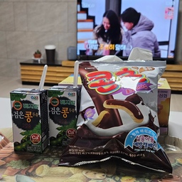 #콘수프기록집 #오늘의우리집 #우리집포토존 #우리집추구미 #우리집자랑 #우리집 #간식 #포토존 #콘수프기록 #콘수프 #콘수프챌린지 #챌린지 #챌린지참여 #소통 #소통해요 #소통 #맞팔 #맞팔환영 #맞팔해요 #맞팔선팔 #맞팔소통 #맞팔환영해요 #5월 #5일차 #5일차기록
안녕하세요.
오늘 저녁 식사 후 
후식으로 두유랑 콘초 먹었어요 ㅎㅎ