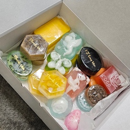 #콘수프기록집 #예쁜템최고야 #수제비누 #비누 #수제 #콘수프기록 #콘수프 #콘수프챌린지 #챌린지 #챌린지참여 #소통 #소통해요 #소통 #맞팔 #맞팔환영 #맞팔해요 #맞팔선팔 #맞팔소통 #맞팔환영해요 #5월 #7일차 #7일차기록 #엄마 #엄마선물 #선물
안녕하세요.
이사하구 
저희 엄마가 비누 직접 만드셔서 
선물해 주신거에요 ㅎㅎ 
넘 이쁘지 않나요? ㅎㅎ 팔아도 되겠다하니깐
부끄러워하시는거 있죠 ㅎㅎ 