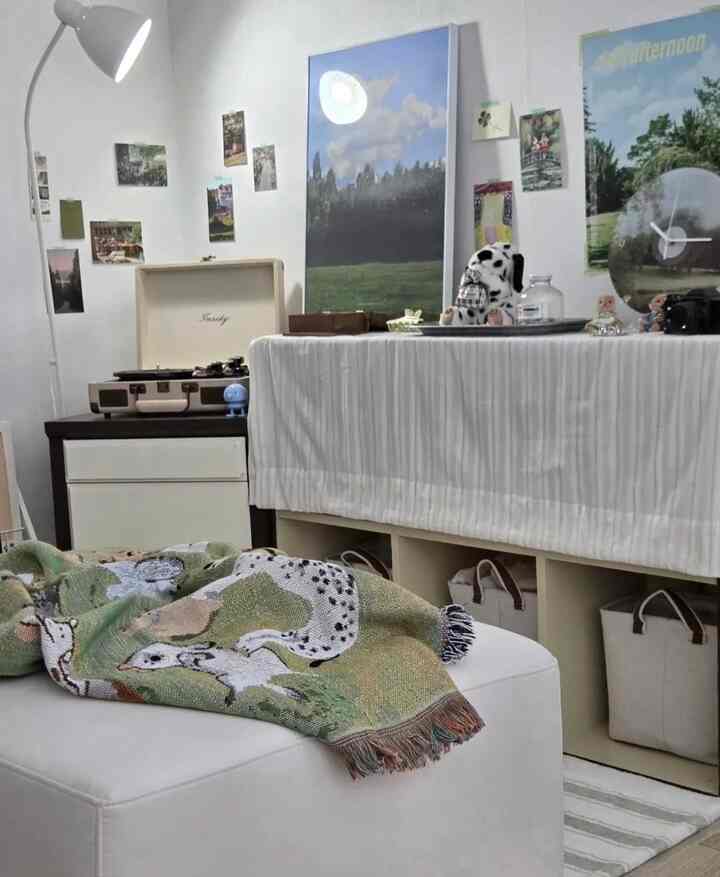 狭い部屋にソファはあまりにも複製するようです。
スツールで簡単な空間分離をしてみました~~
軽くて前後移動もしやすく、空間感もさらに広げてくれる効果まで～～
上にブランケットもあごかけてあげると暖かく感覚的なムードが作られていますよ🌳
。
＃家の飾り 