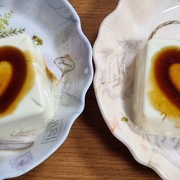 엄마와 나 💛
다이어트 2달째 진행 중 입니다.
오늘은 풀무원 연두부로 한끼 식사 중...
이참에 뱃살 좀 빠지면 좋겠습니다 ^^ㅎ
#콘수프기록 #다이어트식단 #다이어트중 #연두부 #풀무원