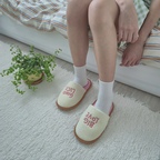  
첫째와 촬영놀이를 했어요ㅋㅋㅋ

소품 찾겠다고 거실 나왔다가
가끔씩 뭐 찾으러 왔는지
멍해질 때 있지 않냐고 물어보니ㅋㅋ

엄마 ADHD냐고ㅋㅋㅋ
 

#갑작스러운진단 #저멀리보냈부네ㅋㅋ
 
 
 
🏠 오구모구 룸슈즈 『제품제공』

폭신한 쿠션감으로 집에서도 편안하게 신기 좋고,
컬러풀한 3가지 색상으로 취향에 맞게 고를 수 있어요.
1+1 구성이라 가족이나 친구와 함께 신기에도 좋아요.
 
 
#오구모구 #오구모구룸슈즈 