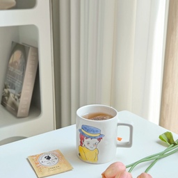 #오늘의우리집 #콘수프기록집 
따뜻한 차와 함께 하는 오늘의티타임☕️
#쌍계명차 향도 은은하고 가볍고 산뜻하게 즐길 수 있는 차라서 요즘 커피 대신 찾아 마시고 있어요!
은은한 꽃과 과일 향이 조화롭게 블랜딩되어 어우러져 좋았어요🤍
#차 #거실인테리어 #거실테이블 #오늘의가든 #맞팔 
