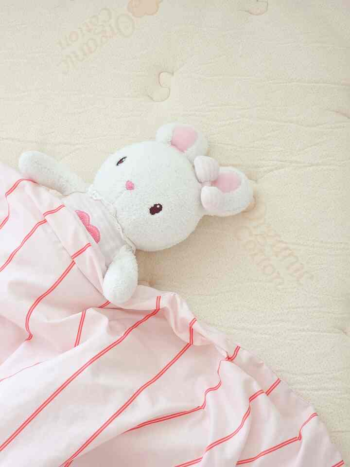 
疲れた床生活脱出！私たちの子供のための優れた選択✨

また、発達が少し遅い私たちの子供、 
まだお母さんが必要なので、ベッドの横に
床の生活をしてきましたㅠㅠ

毎朝布団を蹴って掃除するのも仕事で、 
硬い床のせいで腰も切れそうでしたが… 
寝て子供が落ちるかと思っていつも不安でした。

今すぐ高価なファミリーベッドをセットで新しく買った負担で 
果敢に床布団を片付けてプレミアムブランドスリッパのファミリー 
ブランドの「ヌーア（ふわふわマットレス）」シングルサイズを貼ってくれました！

フレームなしで既存のベッドの横にすっぽり貼ります。 
世界のきれいで居心地の良い「苛性雨低床型ファミリーベッド」完成..
空間がはるかに広く見えて、お部屋のインテリアまでおまけで得ました🤍

✅️ 崩れない三重サポートポケットスプリングだから 
横になると本物の雲の上に浮かんでいるようにふわふわして、

✅️オーガニックコットン素材に100％国内生産なので子供と安心して使います。子供も変わるやいなや、一晩中遅れて通眠寝ますね🥰

✅️ 家で30日間無料体験してみることができ、 
今後記すと新世界商品券3万ウォン無条件贈呈イベントまで一大です！私のようにトンボの共有で悩んだ育児の心に心からお勧めします..✨

📌 製品オプション情報: ヌーグ ふんわり (シングルサイズ)

＃賢明な消費|ヌグヌンワクワクマットレス| @nooer.co.kr





＃ヌード＃ヌード包み込む＃ヌーアマットレス＃マットレスおすすめ＃ベッドマットレス＃ベッドマッチレス＃シングルマットレス＃クイーンサイズマットレス＃今日の家＃賢い消費＃コンスープ記録集＃コンスープ記録＃ 