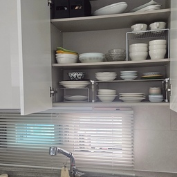 그동안 접시를 세워 보관했는데
보관할 접시가 많아져서 방법을 바꿨어요.
눕히니까 깔끔함도 up👍
#콘수프기록집 #인테리어노하우 #주방레이아웃
#주방인테리어 #주방정리수납 #주방마감 #주방꾸미기 
#데코타일 #주방매트 #작은주방꾸미기 #좁은주방인테리어 
#정리수납 #그릇정리 #무선선풍기 #오아 #양념통정리 
#좁은주방정리 #그릇수납 #타워형 #아이가있는집
#작은변화큰차이