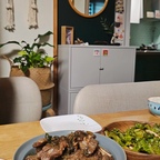🍴주말집밥 기록🍚
직접 재운 LA갈비🥩와 상추겉절이🥬
(유투버 '추추의 한끼 식사'레시피)

주말 저녁, 가족 모여 맛있는 집밥 먹고 
월요병 이겨내길 기원하며😂

#콘수프기록집 #오늘의우리집 #오홈스토랑 #la갈비 #주말밥상 #집밥기록 #월요병 