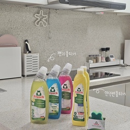 #콘수프기록집 #현명한소비
프로쉬는 주방세제,세탁세제,식세기 세제까지는
써봤지만 이번에 변기클리너랑 인덕션클리너는
처음 구매해봤어요!
일단 인덕션 클리너 먼저 써봤는데
오.. 역시 입소문난대로 효과가 너무 좋더라구요 :)
탄자국? 같은 건 아무리 소독하고 세정티슈로
닦아내도 안 닦이던데 이건 되더라구요!
변기 클리너는 아직 사용 전이지만
이것도 왠지 만족할듯 🫧
마저 사용해보고 또 후기 남길게용 
.
.
.
#살림살이 #살림템 #살림꿀팁 #살림꿀템 
#프로쉬 #프로쉬청소세제 #프로쉬세제 
#프로쉬청소세제 #욕실청소 #주방청소
#청소만능템 #세제추천 #청소세제추천 #청소템추천 
#청소꿀팁 #청소꿀템 #꿀템 #만능청소템 
#청소노하우 #청소템 #청소용품 #주부추천템