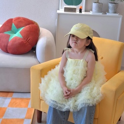 거실서재화는 늘 같지만,
가구하나 추가해서 새로운 구조로 변신💛
여름이니까 컬러감을 잔뜩 넣고싶어짐🍒🌈
#거실서재화 #책육아 #유아책장 #포토존 #거실인테리어 #컬러인테리어 #노란색인테리어 #1인소파 #아이방꾸미기 #아기가있는집 #빈백