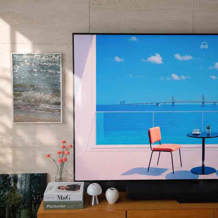 #アートウォール

夏を迎えて
額縁一つ歩いてみました！

波の絵
家を涼しくしてほしいです😊

＃リビング＃フレーム＃リビング飾り＃ミニ照明＃ムードライト＃モデルブック＃ 