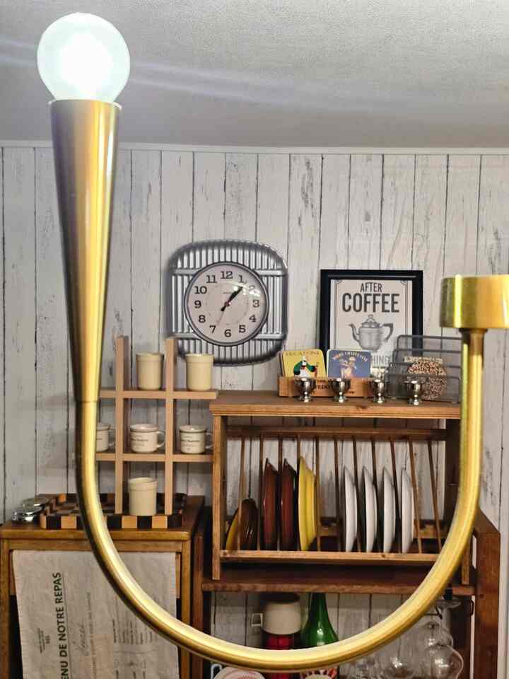 #온갖빈티지홈카페 #온갖빈티지   #원목가구  #선반장 #책장꾸미기  #vintageinterior  #coffee #ongodvintage 

《ホームカフェ+ヴィンテージムード》=いろいろな種類のビンテージ✔️

•シュトライフェンメタルウォールクロックウォールクロック（ブラック）
• ナヌベル協卓（ベディベルベルデ3種のうちベルとベルデ）
アルテオンマジック原木本棚（3段接続型）
•ポーリンヴィンテージファインプレートラック
•ビビエントブランテンバテーブル6名ダイニングテーブル
• IKEA インゴルフチェア（ブラック）

♡====================♡
      
       [コージー+ヴィンテージ=Lovely]

「私は年齢ではなくヴィンテージになります」
Io Non invecchiando, divento vintage.

I enjoy decorating my home.

ロマンチック、ホワイト、ウッド、シェビー、コージー、ラスティック..🤍
最近、私はこれらのヴィンテージの言葉に浸っています。 🤍🤎

ヴィンテージムードを愛する私にとって
ヴィンテージは私に幸せそのもの、私のすべてです。

if you love vintage..  #빈티지인테리어  #홈스타일링 #홈카페인테리어 


    Happy ON.GOD Vintage time.
        :)♥︎

♡==============================♡

 《あらゆる種類のビンテージホーム》
   フランスヴィンテージムード〜

   パリカフェ。
   :)♥︎

いろいろな種類のヴィンテージが飛び交う…♥︎
ヴィンテージムードが興奮した…♥︎
《On.God.Vin.T.G》