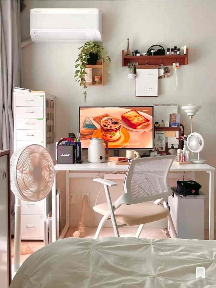 ＃インテリアノウハウ＃コンスープ記録集＃インテリアノウハウ

お部屋に机を置いたのは信じられないほどでした。
狭い家なので食卓を部屋に置きたくて謙虚さを兼ねた選択だったのに最高..🤍 
色感も机とベッドとよく合わせてウッド＆ベージュ、ホワイト感で捉えました。 
そこにホワイトルゼン扇風機まで！すべてのアイテムが赤ちゃんと色味がとてもよく似合いますよね？ 

＃お茶のインテリア＃お部屋を飾る＃狭い建物のリビングルーム＃20 
