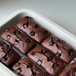 찰떡브라우니🍫🤎
쫀득쫀득해서 자꾸 먹게되는 찰떡브라우니를 만들어보았어요-!
밀가루가 들어가지 않아서 조금 더 부담없이 먹을 수 있답니다😀💛
#베이킹 #오홈스토랑 #홈베이킹 #baking #homebaking #맞팔 #맞팔해요 #소통 #소통해요 #브라우니 #디저트맛집