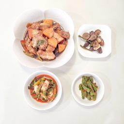 #오홈스토랑
친정엄마가 해주신 반찬이랑
오랜만에 돼지갈비찜!!
감자 당근 양파 파 많이 넣고 했더니 너무 맛있네요!!
남은 주말도 행복하게 보내세용!!
#주말 #주말일상 #주말에뭐하집 #주말이제일바빠 #점심 #집밥 #집밥메뉴 #집에서제일바빠 #자주 #자주그릇 #자주템 #아이가있는집 #아이가사는집 