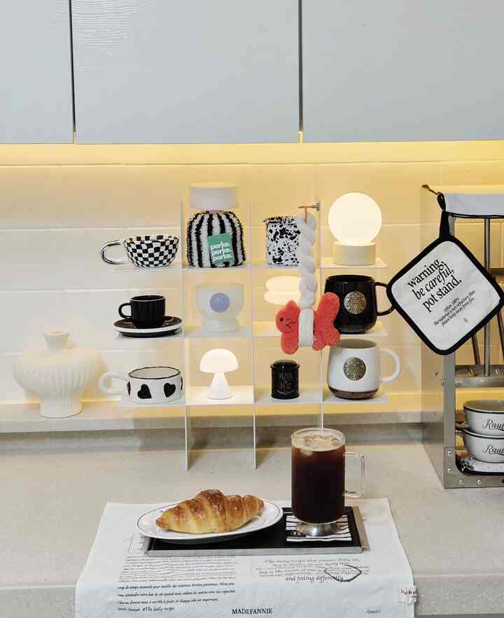 旅行中に家から降りたコーヒーが思いますね☕️🧉
昨日は雨が降らず、渓谷で遊んで食べて〜
今日は雨が降ってホステルで休んで遊ぶ
海を見に行きましょう〜幸せな連休を過ごしていますか？ 😍

＃今日の私たちの家＃コンスープレコードハウス＃キッチン＃ホームカフェ＃ホームカフェゾーン＃ホームカフェインテリア＃ホームカフェ小物＃ホームカフェ飾り＃アルテミデピンザ＃ホームカフェスタイリング＃ブレヴィル876 