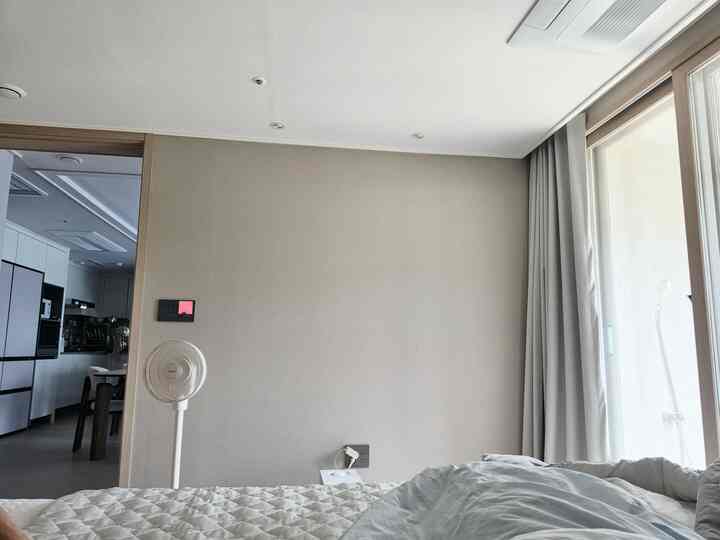 今日は本当に久しぶりに一日中蜂蜜眠りました。 😴

エアコンは寒すぎないように27度に合わせて、冷感パッドに熟睡マットまで敷いておくとベッドから出る理由がなかったんですよ。

そこに扇風機までほのかに入れておくから 
空気が苦しくなく、涼しさが長く維持されているので 
寝る瞬間から起こるまで本当に快適でした。

かつては夏の夜ごとに後退したが、 
この組み合わせに変えてからは安眠の質がしっかり変わった感じ！

エアコン+冷感パッド+安眠マット+扇風機 
この4つの組み合わせは、夏の最高の蜂蜜睡眠の公式だと思います。

今日は何のスケジュールもなくすっかり休んで充電完了。 
こんな一日がたまには本当に必要なようですね。 🤍

＃コンスープ記録集