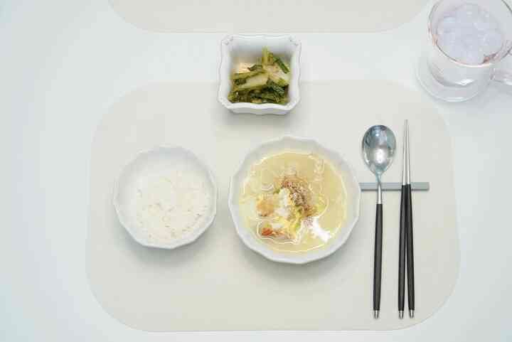 ＃コンスープ記録集＃今日の私たちの家
雨が降ってきて、とても暑いスープが思い出しました。
だから初めて北語局に挑戦！

1つのスプーンを食べて、私は一番驚きました。おいしいです！ 😚
おかずはお母さんチャンスのキムチ。
ご飯一気の瞬間ですね。

雨の日にも
熱いスープのボウルが最高だと思います。 ☔

＃きれいな食器＃ご飯の空気＃ボウルセット＃韓国料理のボウル＃スーザーセット＃マグカップ 