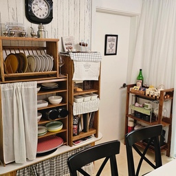 #homecafe #coffee #vintage
#우리집포토존 #빈티지감성 #우드 #빈티지
#오늘의우리집 #콘수프기록집 #우리집추구미
#원목가구 #홈인홈 #책장꾸미기 #우드책장
#홈카페투어 #홈카페 #우리집인테리어기록 
#카페 #그릇장 #빈티지가구 #빈티지주방
#빈티지수집 #빈티지홈카페 #우드인테리어
#홈카페꾸미기 #빈티지인테리어 #집꾸미기
#빈티지 #빈티지분위기 #빈티지무드 
_______________________________________________
             ■■■  On.God.Vin.T.G  ■■■
_______________________________________________
♥︎ 온갖 빈티지가 난무하는...♥︎ 
      🏡 온갖빈티지홈 🏡
" ON.GOD home cafe. ☕️
  온갖빈티지's 빈티지 주방  "
■ 무타공마켓 신발정리대
■ 폴린 빈티지 파인 접시랙
■ 나누벨 협탁 (베르/ 베르데)
아르떼온 매직 기본형 멀바우 3단 선반
■ 이케아 잉올프 블랙 의자
:)♥︎
____________________________________________
             ■■■  On.God.Vin.T.G  ■■■
____________________________________________
온갖 빈티지
이 빈티지 무드가 좋아서...♥︎
집에 있는 시간이 행복하다.
       Happy ON.GOD Vintage time.
        :)♥︎
♥︎==============================♥︎
 《 온갖빈티지홈 》
   프랑스 빈티지 무드~
   Paris Cafe.
   :)♥︎
온갖 빈티지가 난무하는...♥︎
빈티지 무드가 흥건한...♥︎
《 On.God.Vin.T.G 》