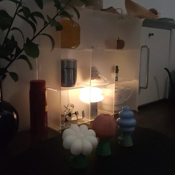 여름만 되면 꿉꿉해지는 자취방에 포인트가 되면서도 향기롭게 해주는 작은 포인트템, 동구밭 플라워 가든 퍼퓸바🪻
오랜만에 본 동창에게 선물 받은 퍼퓸바인데, 화사한 향이 작은 원룸을 꽉 채워줘요. 
아기자기한 모습으로 방 구석구석을 밝혀주네요☺️🤍
#FTC25 #향기템 #원룸 #퍼퓸 #소품 #소품인테리어 