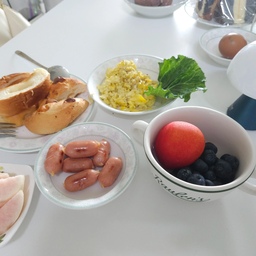 오늘 아침도 아메리칸 브랙퍼스트라니까 
맛나게 먹더라고요. 요즘 늦잠자서 거의 브런치로
 먹고있는데.. 내일은 뭐 먹을지 또 고민중이에요. 
#오늘의우리집 #콘수프기록집 #먹기록 #아침메뉴 #아침식사 #아침메뉴 