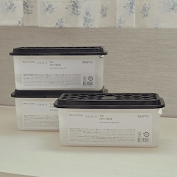 요즘 습하고 더운 날씨로 제습기가 열일중
하루종일 돌리기엔 부담스러워서
제습제도 필수!
무표와이드제습제는 
넓게 흡수하는 와이드 흡습구로
효율적으로 흡수해요.
100%염화칼슘의 강력한 제습력을 가졌어요.
낮은높이로 소파 밑, 높이가 낮은 서랍장등
다양한 공간에 사용할 수 있어요.
믿고쓰는 국내 제조한 제품으로
안심하고 사용할 수 있어요.
무표와이드제습제덕분에
집안이 뽀송해진 느낌이예요 :-) 
#큐레이터 프로그램을 통해 제품을 제공받아 직접 사용하고 스타일링한 후기입니다.
#오늘의집에디션 #무표제습제 #오늘의집 #제습제 #습기제거 #장마철필수템 #제습 #곰팡이방지 #살림템 #무표 #제품지원  #오늘의집추천 #콘수프기록집 #살림추천템 #여름살림템 #추천살림템 #살림 #집꾸미기 #미니멀인테리어 #심플인테리어 #내추럴인테리어