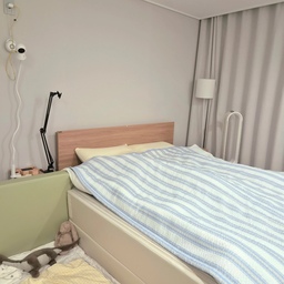 우리집 침실🤭
우리 침대와 아이침대가 함께!
색감이 통일되지 못해서 너무 알록달록 해버리지만 
우리 세가족이 포근하게 다같이 잠을 청하는 소중한 공간이랍니다!
#침실스타일링 #침실 #안방 #안방인테리어 #침실인테리어 #맞팔 #맞팔해요 #소통 #소통해요 #맞팔소통 #환영 #환영해요
