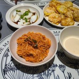 #오홈스토랑 #오홈스토랑오늘우리집 
입맛없는날에는 시원하고 간편히먹을수 있는 
새콤 비빔국수와 🍜 콩물, 동그랑땡과 새우전까지
.
.
#오늘점심 #일상 #오늘의집 #주말점심 #비빔국수 
#동그랑땡 #새우전 #오늘점심뭐먹지 #여름메뉴 