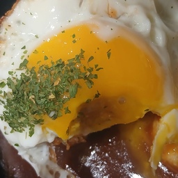 #일상기록 
드뎌 부산에 비가오네오~🌨비오는 날
함박스테이크랑🥩돈까스 어때여~~
오친님들도 더위 조심하셰오~~
#비오는날 #돈까스 #함박스테이크 #외식 #여름 #선팔 #맞팔
