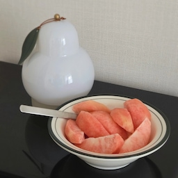 #한여름디저트
여름과일 다 맛있지만, 제일 좋아하는 과일 🍑
마트에서 7개에 9천원대에 팔길래 사왔어요 :-)
7개 직접 골라 담을 수 있어서 신중하게 골라데꼬왔는데
아삭하니 맛있었어요👍
제법 날이 선선해진듯했는데 여름은 여름인거같아요
오늘은 아침부터 덥네요🥵 회색티입었는데🙄
ㅋㅋㅋㅋㅋㅋ행복한 하루 보내세요❤️
#콘수프기록집 #여름간식 #복숭아 #복숭아디저트 #열매조명 #루미르열매조명 #루미르조명 #루미르 #시라쿠스뉴욕 #찬기 #시라쿠스 #일상기록 #간식타임 #간식 #심플인테리어 #내추럴인테리어 #미니멀인테리어
