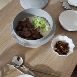 지난주 불금에 스테이크 솥밥 해먹었어요!
마늘소스 만들어 비벼먹으니 꿀맛이네요
냉동대파를 올려서 볼품없긴하지만 맛은 좋아요 ㅎ
추천해요!
#맞팔 #선팔 #맞팔환영 #솥밥냄비 #스테이크솥밥 #집들이메뉴추천 #솥밥
