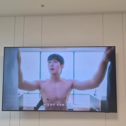 #가전플렉스 #삼성전자
한달기달려 와준
2026년8월10날온 따끈따끈한
2026 Mini LED MH80 (189cm
[KU75MH80AFXKR]
55인치에서 75인치로바꾸니깐 크긴크드라구요
정해인오빠도 크게보구 좋습니다😜😜😜😜😚😚
저희집25평집에  딱인거같아요♡♡
오집은 어뚝해알고 가전플렉스 챌린지를
숑숑이하우스를 지켜보고있나?
삼성에서준 온누리상품권으로 쇼핑도해야겠어요~
#가전제품 #숑숑이하우스 #ftc25 #온누리상품권 #정해인
#신혼부부가전 #신혼부부 #신혼부부인테리어 #강아지와사는집 #반려견 #화이트홈스타일링 #모빌 #20평대 #25평 #삼성전자 #티비 #tv #정해인잘생겼다
#인테리어 #미니멀집

