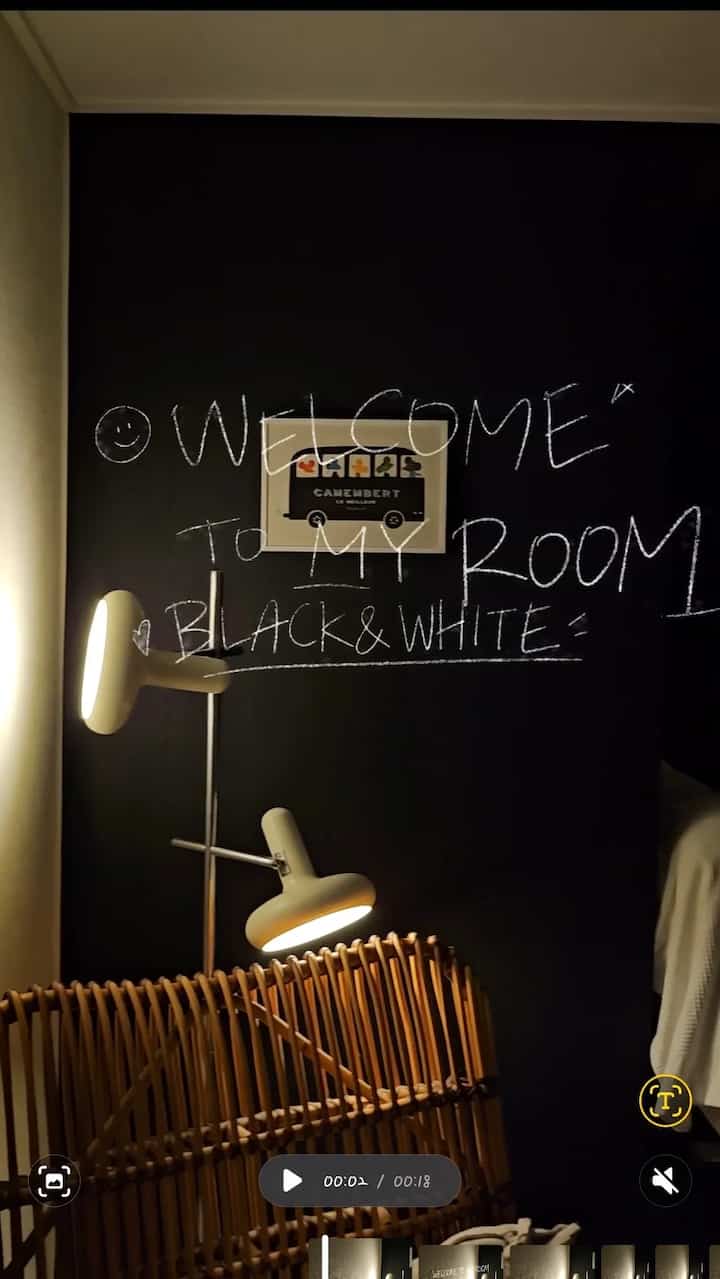 ＃私たちの家フォトゾーン
my favorite corner.
Welcome to my room — black&white 🤍

私の家の2番目のコンセプトブラック＆ホワイト
私の部屋を見てください🖤🤍

＃ルームツアー 