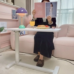 접이식에 높낮이 조절까지? 
침대 옆에 두면 생각보다 훨씬 더 유용한 만능 사이드테이블✨
📚 책 읽을 때는 딱 맞는 높이로
☕ 커피 한 잔 올려두고 여유롭게
💻 노트북이나 태블릿 작업할 때도 OK
🛏️ 사용하지 않을 땐 접어서 쏙!
공간은 많이 차지하지 않으면서
필요할 때마다 꺼내 쓰기 좋은 실용템🤎
특히 높낮이 조절 + 접이식 조합이라
침대 사이드테이블 찾는 분들에게 추천하고 싶은 아이템이에요.
작은 가구 하나로 생활이 이렇게 편해질 줄이야
#콘수프기록집 #거실스타일링 #오늘의우리집 
#접이식사이드테이블 #침대사이드테이블 #높낮이조절테이블 #사이드테이블 #침대협탁 #침실인테리어 #홈스타일링 #집꾸미기 #리빙템 #만능템 #공간활용템 #자취템 #살림템 #홈인테리어 #감성인테리어