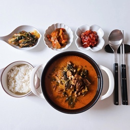 #콘수프기록집 #예쁜템최고야
혼밥도 정갈하게 담아 먹으면
기분이 좋아져요~
16cm 무쇠냄비는 1인용 담기에 딱이고
무자기 꽃종지는 적은 양의 밑반찬 담기 좋아요!
오늘의 메뉴: 순살 감자탕
✔️ 프렘 무쇠냄비 미니웍 16cm
✔️ 무자기 3종 꽃종지
✔️ 무자기 참새접시
✔️ 오덴세 레고트 미니볼
#집밥 #한식 #혼밥 #혼밥그릇 #예쁜그릇 #예쁜접시 #신혼그릇 #그릇추천 #무쇠냄비 #미니웍 #베이비웍 #프렘 #커트러리 #종지 #찬기 #반찬그릇 #무자기 #밥그릇 #밥공기 #오덴세 #레고트 #맞팔