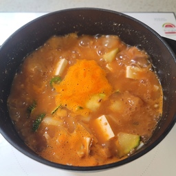 #콘수프기록집 #오늘의우리집 
남편오빠님은 제가 끓여주는 된장찌개를 좋아해서 평소에도 자주 저희집 식탁위에 오르는 음식 중 하나예요.
오늘도 어김없이 된장찌개와 함께하는 <타프네표:백반>입니다.
예쁜 오덴세 그릇이 다했죠,뭐~
#일상기록 #우리집식탁 #저녁메뉴추천 #집밥기록 #오덴세레고트 #오덴세그릇 #그릇수집가 #나도크리에이터 #맞팔환영 #맞팔해요 #맞팔 