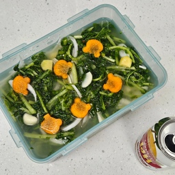 #콘수프기록집 #먹기록
오늘은 시원한 열무물김치 담갔어요🥬
저만의 필살기, 갈아만든 배🍐 넣어주고
당근도 곰돌이 모양으로 예쁘게 🌼