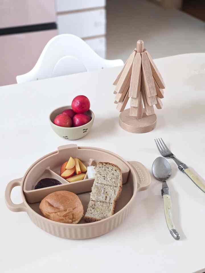 ホームカフェブランチタイム☕️

今日は子供たちと簡単なブランチタイム 
パンとフルーツをいっぱい食べると、心強くて気持ちいいスタート  #슈슈아띠 #유아식 #콘수프기록집 #오늘의우리집
