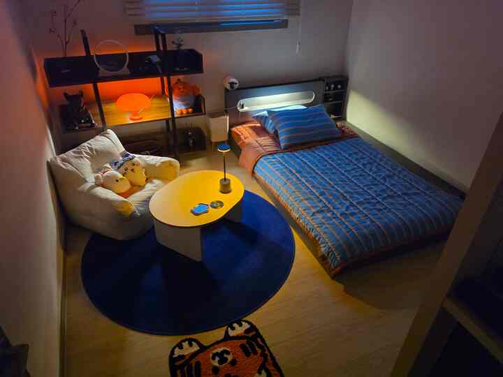 #오늘의우리집 #콘수프기록집 
大掃除した金に入れるゲストルーム🛌 
色味はどうですか？
オレンジと青の組み合わせ  #대청소 #게스트룸 #작은방 #콘수프기록 #우리집포토존 #아늑한방 #집꾸미기 