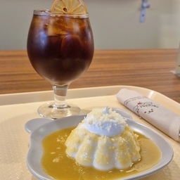 또 방문한 푸딩카페😋🍮
고구마 푸딩 먹어봤는데 딱 고구마 케이크 맛이여서 맛나게 먹었습니다🤤🍠
날씨다 일교차가 심한데 감기 조심하세요🫡!!
#푸딩 #고구마푸딩 #주말일상 #카페추천 #답방가요  