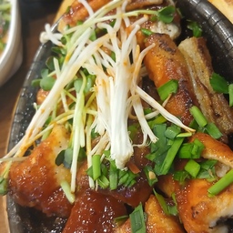 #일상기록 
연습하느라 체력딸려 장어 머그러와써오
오친님들도 쌀쌀해진 날씨 조심하시구 건강하셰오😍
#장어구이 #장어덮밥 #장어솥밥 #식당 #외식 #선팔 #맞팔