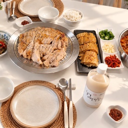 #오늘의우리집
주말에 손님 초대해서 오랜만에 푸짐하게 차려본 한 상 🍽️🤎
등갈비김치찜 저압냄비에 푹 익혀 준비하고~
항정살수육은 먹는 동안 식지 않게 스팀워머에 올려주기!🍲
묵은김치, 마늘·고추, 밑반찬까지 하나씩 정성껏 준비했어요~ ☺️
아늑한 집에서 맛있는 음식 나누며 도란도란 이야기하는 시간이 제일 좋더라고요 🥰
맛있는 음식 먹으며 좋은 사람들과 행복한 시간 보내기 🫶🏻
즐거운 한주 보내세요~😊🌸
#오늘의집스타그램 #오늘의집밥 #집밥 #집밥스타그램 #주말밥상 #손님초대 #손님초대요리 #초대상 #홈파티 #홈다이닝 #한식밥상 #보쌈 #보쌈밥상 #수육 #항정살수육 #주말식탁 #식탁꾸미기 #테이블세팅 #집들이음식 #오늘의식탁 #살림스타그램 #예쁜템최고야 #예쁜살림템 #저압냄비 #해피콜 #찜기 #스팀워머 #바겐슈타이거