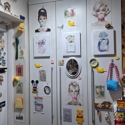 #오늘의가든 #예쁜템최고야 #콘수프기록집 #오늘의우리집 #오늘의집에서샀어 #소품맛집 #현관입구 #빈벽꾸미기 #마릴린먼로 #구두주걱 #미드센츄리모던액자 #마그넷 #미키마우스 #푸우 #오리소품 #엽서꾸미기 #소품좋아 #식빵모형 #팔로우 #맞팔해요 #함께소통공유해요 #늦어도답방갈께요
*현관 입구 부터~ 정신 없죠?~🫣
아직까지는~ 소품들이 참 좋네요~😊
찬찬히 인사 🙇‍♀️ 드리러 갈께요~🫶
