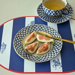 제철 무화과랑  차 한잔...
#무화과 #제철음식 #차한잔 #로모노소프 #오늘장면한컷 #오늘의기록 #온더테이블 #플레이팅샷 