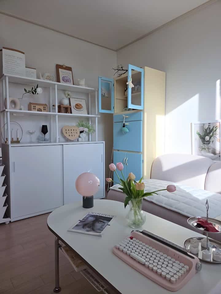 #콘수프기록집 #오늘의우리집  #화이트인테리어  #홈카페 #아이가사는집 #소품 #소품인테리어 #수납 #수납장 #철제수납장 #홈카페존