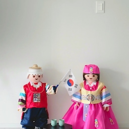 드디어 연휴 시작됐어요!!
너어어무 신나서 퇴근 후 계속 흥분상태에요ㅎㅎ
이번 3일 연휴 동안 모 하시나요?
저는 아무것도 안 하는걸 하려구 해요ㅋㅋ
근데 벌써부터 내일 날 좋을때 사진 많이 찍어둬야겠다 이러고.
중드 여러개 찜해두고.
(최근에 조춘청랑 반해서 빠져버렸어요ㅋㅋ)
이렇게 할일 잔뜩 생각하고 있네요😅
과연 저의 연휴는 어떻게 될까요ㅎㅎ
#연휴에뭐하집 #플레이모빌 #플레이모빌산타 #플레이모빌정원사 #플레이모빌xxl #플모 #피규어 #피규어장식 #피규어수집 #피규어인테리어 #피규어진열 #피규어전시 #피규어존 #커스텀 #커스텀피규어 #플모커스텀 #피규어커스텀 #한복 #연휴시작 #태극기 #다이소추천템 #다이소꿀템 #다이소소품 #다이소전통 #다이소템 #다이소인테리어 #귀여운소품 #귀여운게최고야 #귀여운인테리어 #귀여운아이템