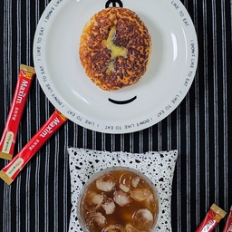 최근에 구매한 키친크로스인데, 
맥심 토닉 만들어 마실 때 처음 사용해봤어요.
블랙 포인트를 주고 있는 홈카페에 
잘 어울리는 키친크로스라 만족만족! 
화이트 그릇이 많은 편인데 블랙 키친크로스 위에 올려주면 
색이 대비되면서 더 예쁜 거 같아요🖤
#콘수프기록집 #예쁜템최고야 _ [1]
#하슈타 #키친크로스 #키친크로스추천 #하슈타키친크로스 #블랙키친크로스 #홈카페존 #블랙앤화이트 #홈카페인테리어 #맞팔